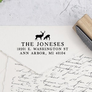 Aangepaste adresstempel met minimalistisch hert. Aangepaste stempel voor housewarmingcadeau, huwelijkscadeau, papierwaren. Aangepaste rubberen stempel 2 x 1 inch