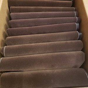 Kavel van 10 effen bruine fluwelen stof yards van afsnijdingen-rol eind restjes polyester/nylon gordijn/gordijnen/ambachten/restanten stoffering