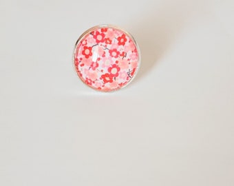 Bague cabochon fleurs rouges