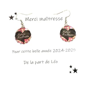 Boucle d'oreilles fantaisies cabochons et carte merci maîtresse. Idée cadeau fin d'année scolaire. Acier inoxydable.