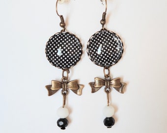 Boucles d'oreilles cabochons pois noirs et blancs