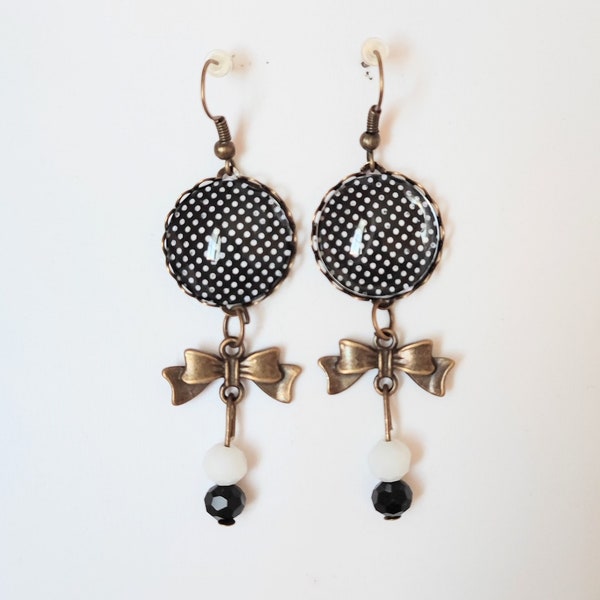 Boucles d'oreilles cabochons pois noirs et blancs