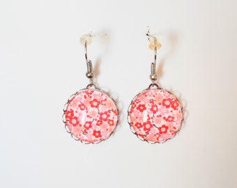 Boucles d'oreilles cabochons fleurs rouges