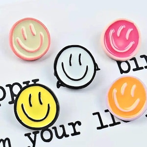 Classic Smiley Face Emoji Brooch