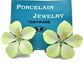 Toshikane HIBISCUS Earrings Hand Painted Arita Porcelain Flowers White Yellow Green Glazed Ceramic Figural Botanical 3D Kojima Art Jewelry