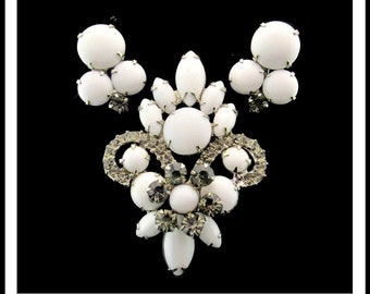 D&E Juliana Milkglass Brooch Set/Silvertone DeLizza and Elster FLeur de Lis Pin/Chalk White Chatons and Navettes/Jonquil Gray Rhinestones