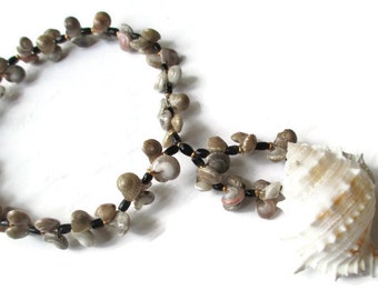 1960s HIGBEE'S Cleveland  Hawaiian Trochus Shell Lei  Art Glass Necklace