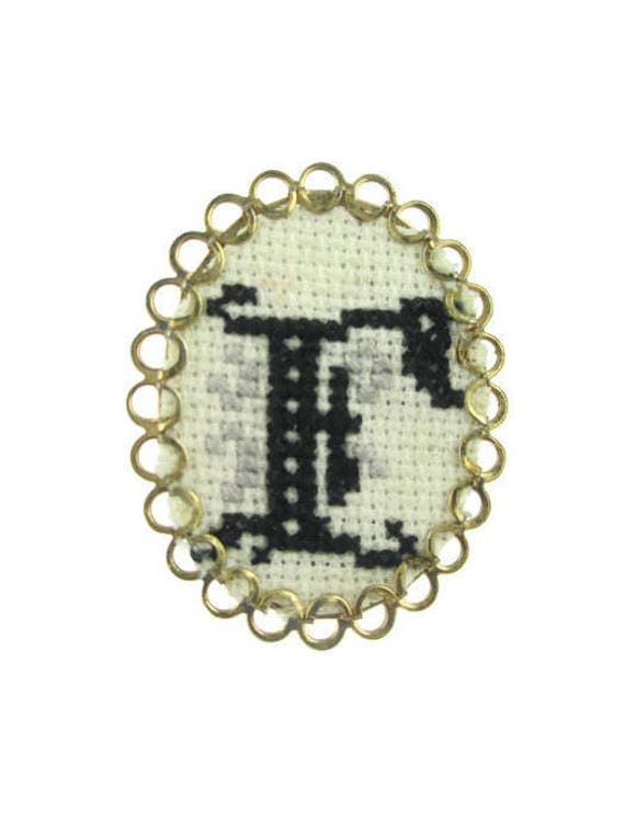 NeedlePoint Initial  "E" Pin/Monogram Needle Poin… - image 1