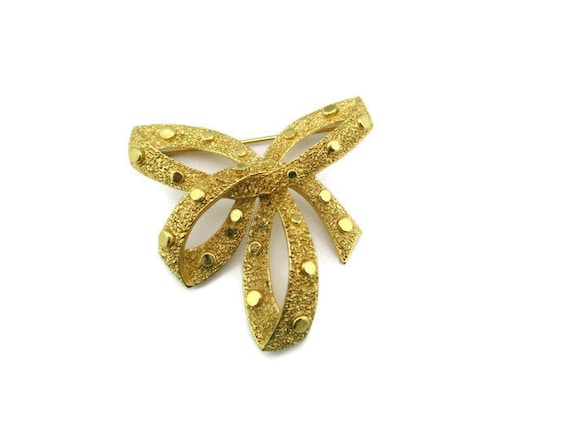 Trifari Bow Brooch / Ribbon Motif Brooch/ Gold To… - image 1