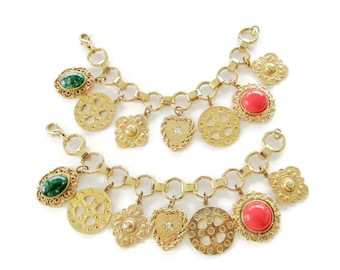 Pulsera con dijes Juliana de D & E/7 dijes grandes/Chapado en tono dorado/Ruedas etruscas/Corazón con cuerda de diamantes de imitación/Taxis de coral y jade sintéticos/Cierre de langosta