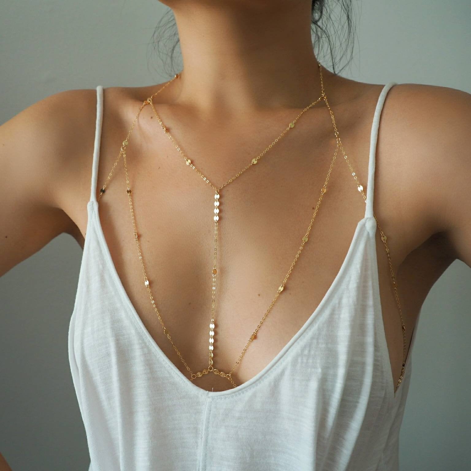 Top tipo bralette con cadena en T y monedas diminutas rellenas de ORO de 14 k cadena para el cuerpo bralette con cadena Etsy Espana