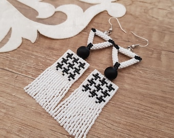 Houndstooth Pattern Bead Earrings, White Black Triangle Pendant, Dogtooth Crowbar Fringe Earrings, Onyx Bead Dangle, Birthday Gift Her