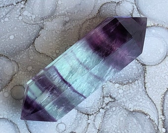 Natürlich Sechseckig Kristallquarz Heilung Fluorit Zauberstab Stein Lila Grün 