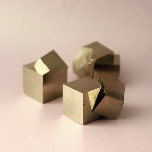 Un petit Pyrite Cube d’Espagne Navajún - jumelée cristal - l’or des fous Victoria Mine