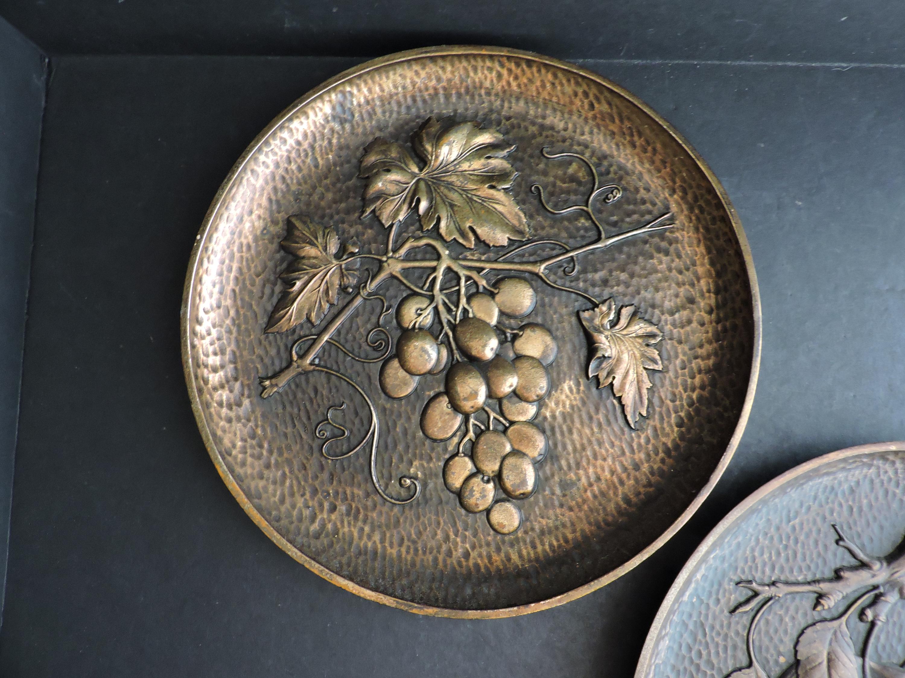 Syroco Fruit Plates Pair Apple Grapes Wooden Kitchen Wall Decor