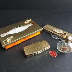 Vintage goldene Waschtisch-Set | Boudoir Mini Parfüm Flasche | Taschentücherbox | Geldbörse Pillbox und Kamm mit Spiegel | von GreenTreeBoutique