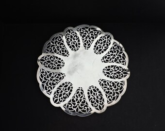 Bandeja Lovelace de plata con borde perforado para servir en fiestas o como bandeja de tocador (GreenTreeBoutique)