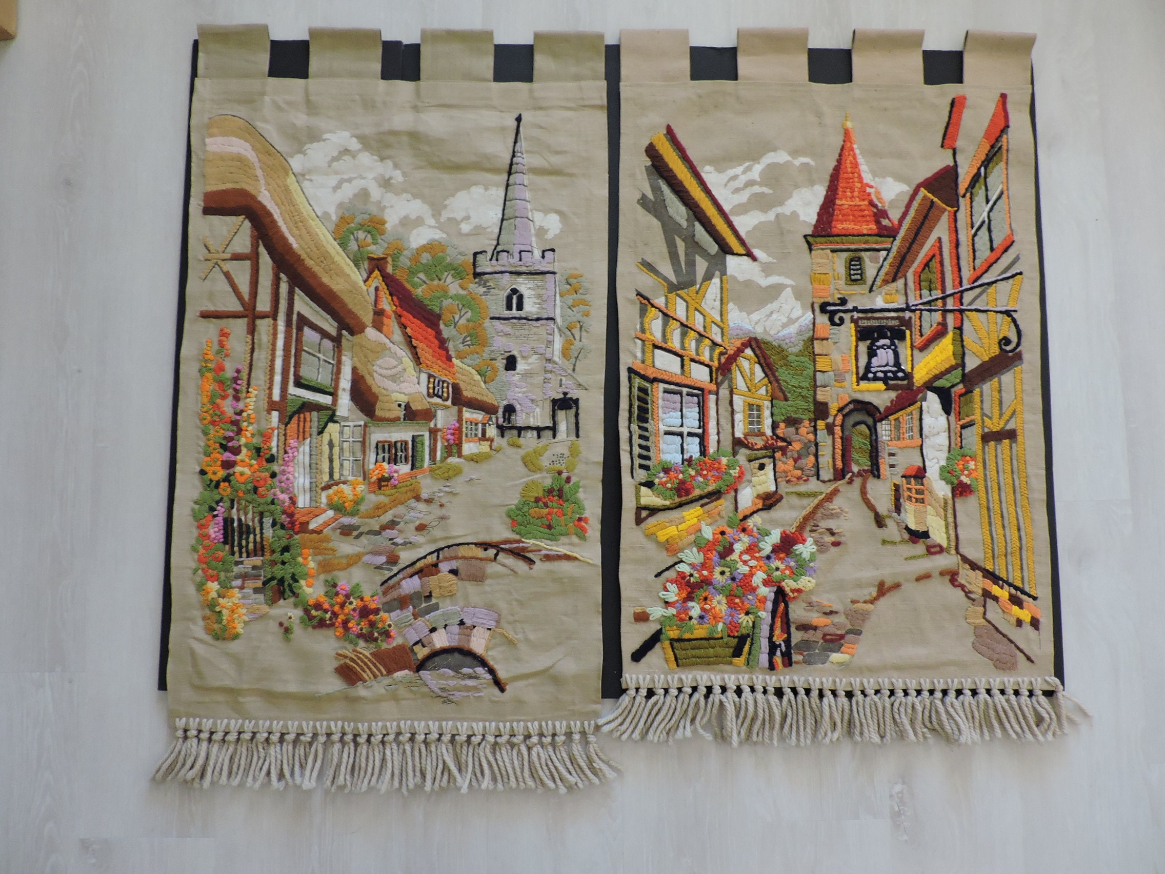 Ancien bâtiment amour modèles de broderie ensemble de vieilles maisons - France