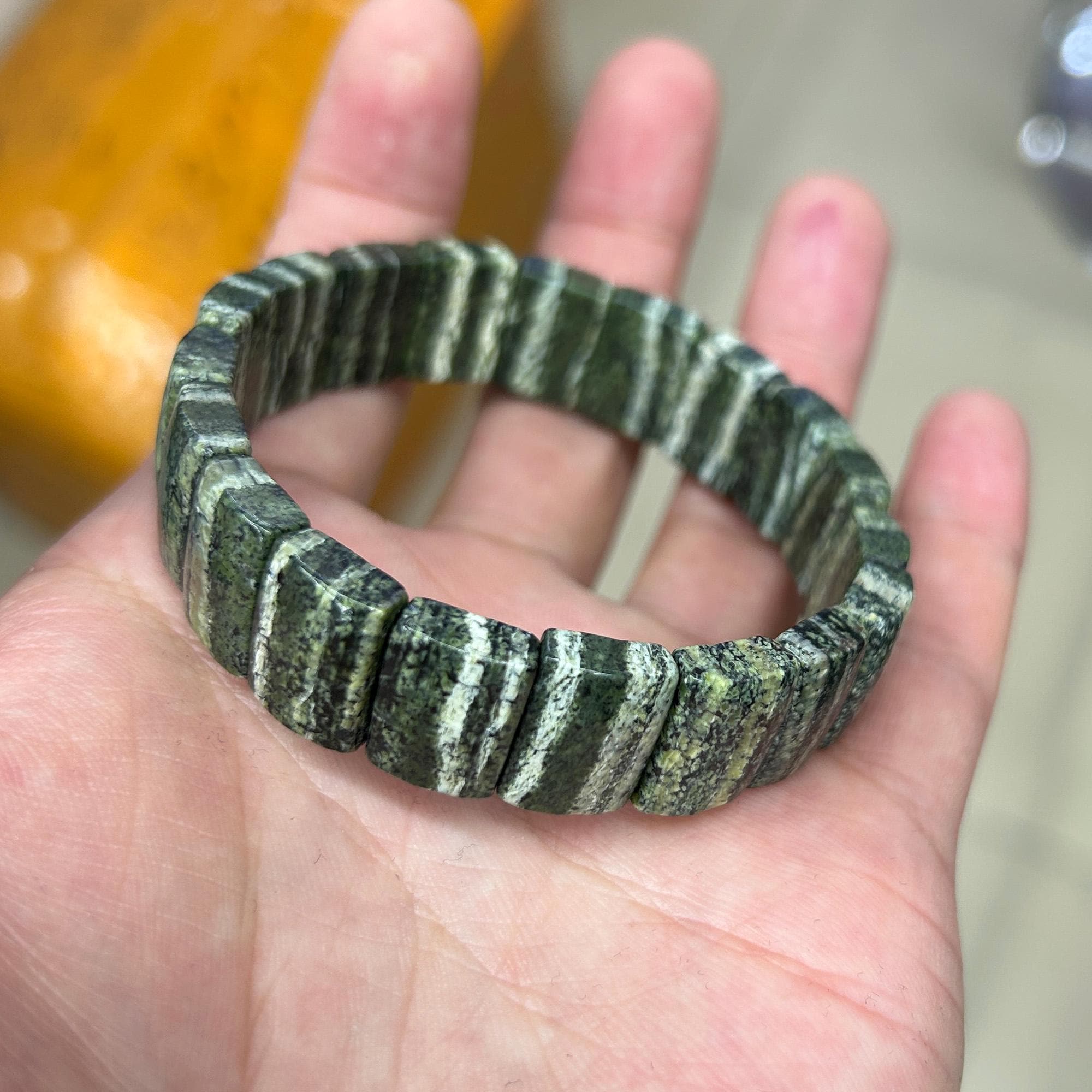 緑の石のバングル - Etsy 日本