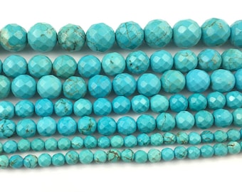 Peut inclure: Un brin de perles de turquoise facettées. Les perles sont de différentes tailles et sont disposées en rangées.