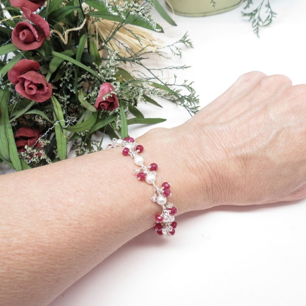 Pulsera de rubíes, piedra de julio, rojo de la piedra preciosa pulsera en plata de ley, perlas de rubí y pulsera de Swarovski Aurora Boreal, 6.5-7.5 pulgadas