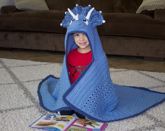 Triceratops Hooded Blanket mit Häkelanleitung. Niedliche, coole und einfache afghanische Dinosaurier-Anleitung zum Herunterladen für Kinder, Jugendliche und Erwachsene