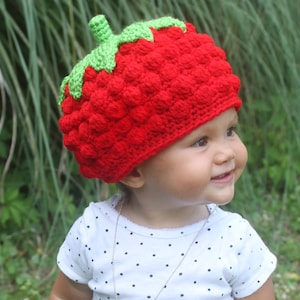 Padrão de chapéu de morango em crochê. Instruções fáceis para gorros de frutas fofos em tamanhos para recém-nascidos, bebês e crianças (arquivo PDF)