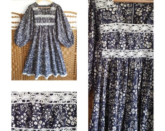 Shelana 1970's cotton folk smock dress ~ gypsy festival dress / boho hippy  60s cotton  dress ballon sleeve // lace // / xs xxs