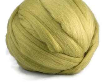 Merino roving ,19 microns, Colour: Asparagus