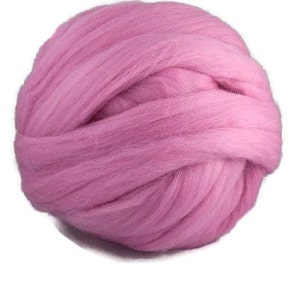 Superfine Merino wool roving 19 microns , Color: Cyclamen image 1