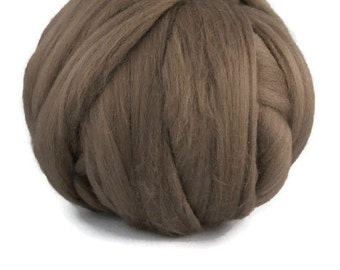 Super-fine wool roving  ,Colour: Beaver