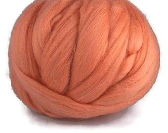 Merino wool roving 19 microns superfine, Colour: Rouge