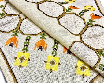 60年代～70年代のヴィンテージスウェーデン製手刺繍リネンテーブル