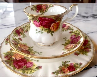 Royal Albert Old Country roses Floral beautiful Trio cup and saucer Cake plate. Coffee cup Tea cup English vintage tableware Gift set