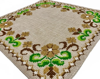 60年代～70年代のヴィンテージスウェーデン製手刺繍リネンテーブル