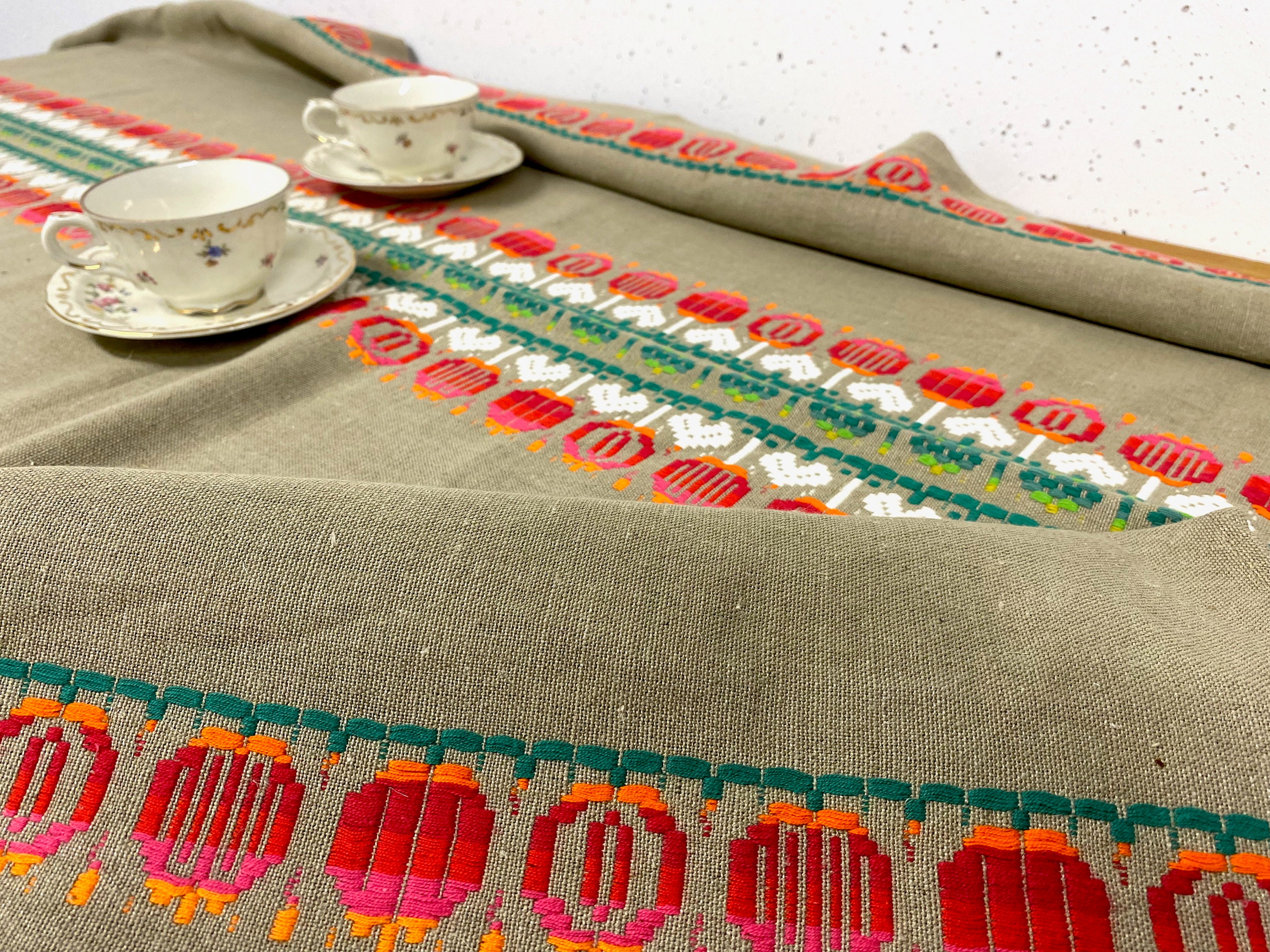 ヴィンテージ刺繍入りリネンテーブルクロス：ミッドセンチュリーモダン