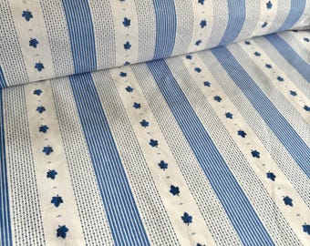 Retazo de tela de algodón sueca vintage / Estampado de rayas azules y blancas y hojas / Textil escandinavo de los años 80 / 88 x 100 cm / 35 x 39,5 pulgadas