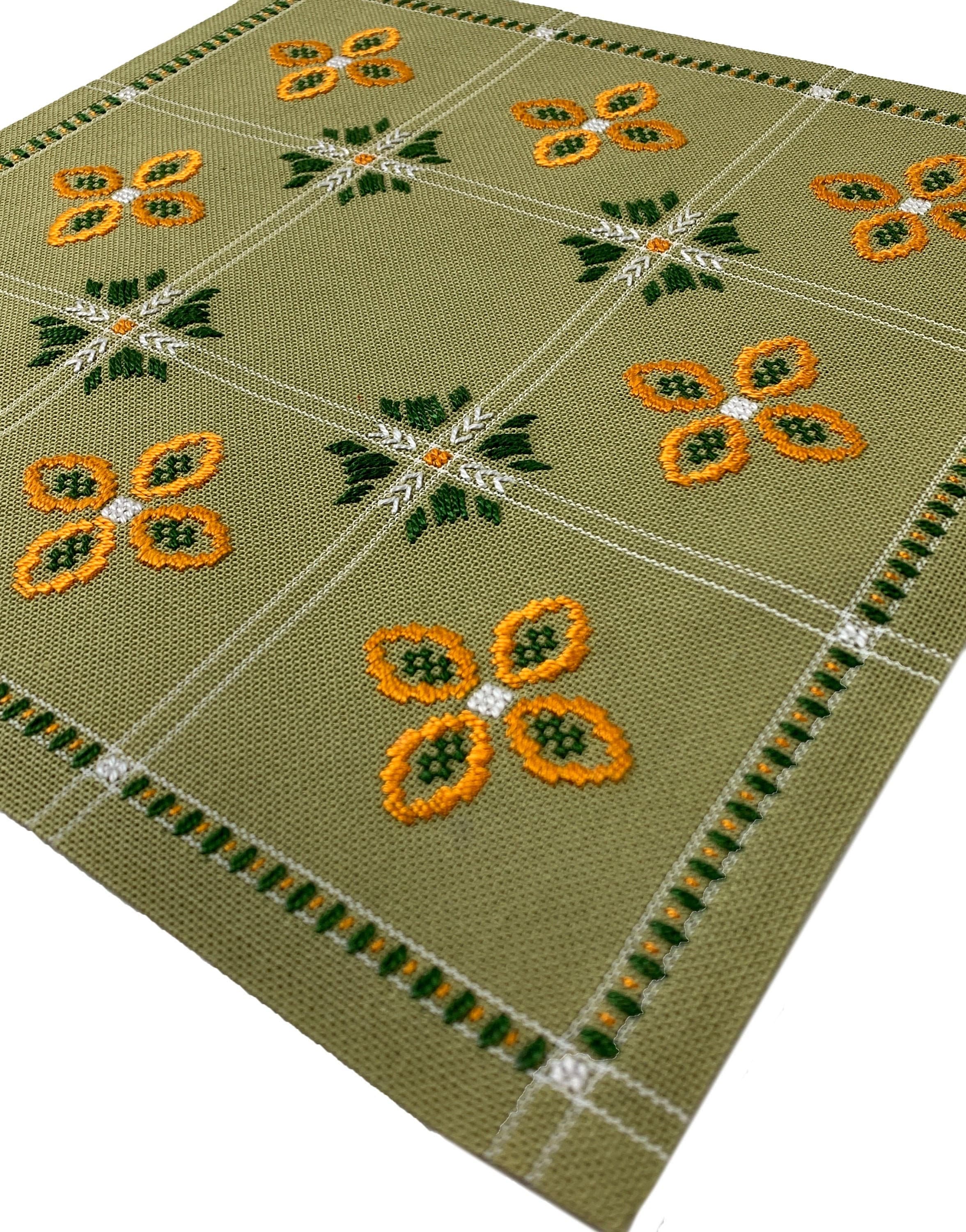 ヴィンテージスウェーデン刺繍リネンテーブルクロス：60年代の花柄