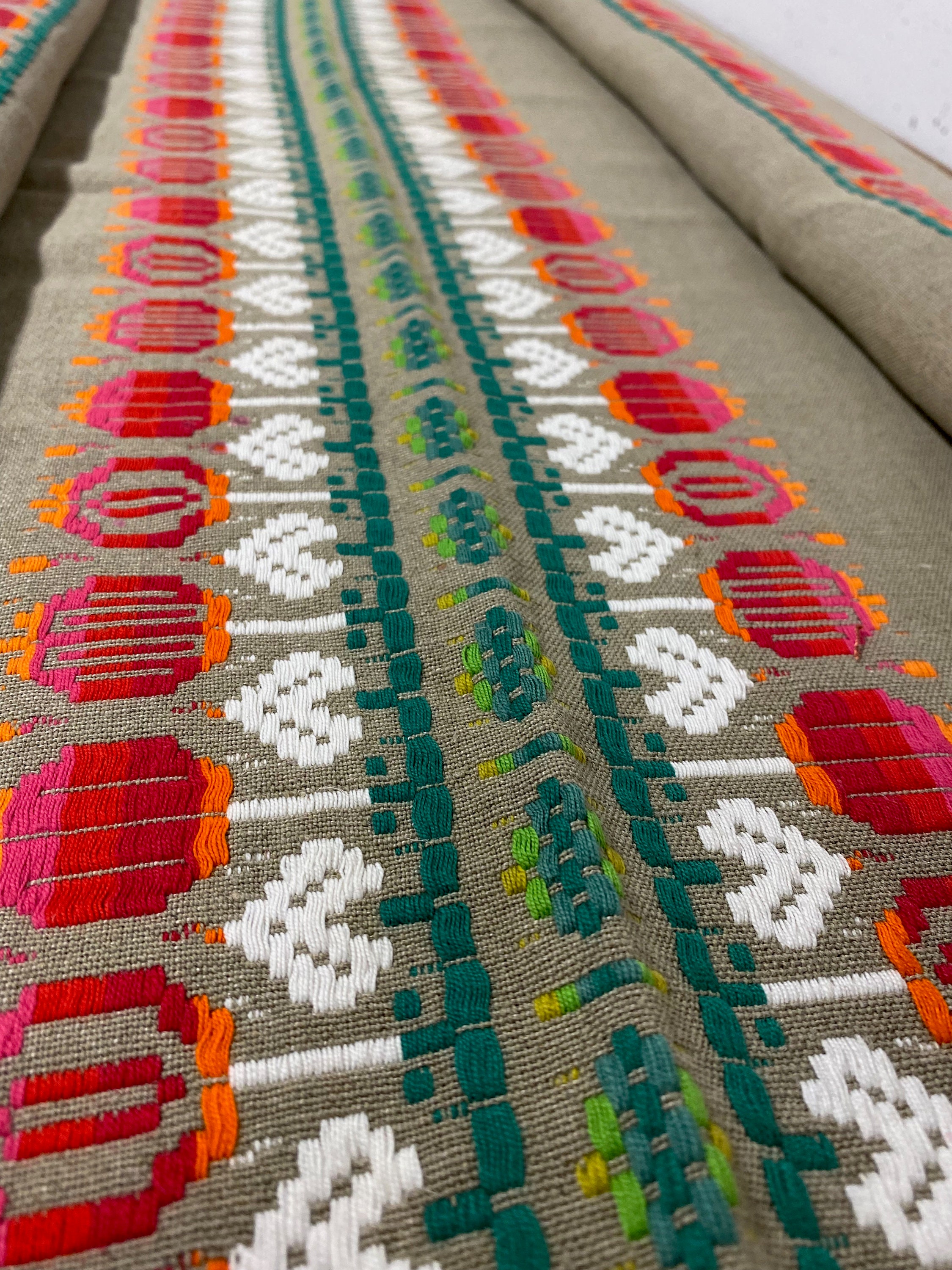 From Sweden＊Vintage linen Cloth・* Amazon.com: Euro Linen Vintage Design Tablecloth - 68