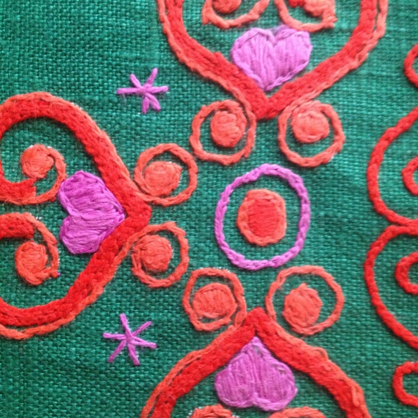 Amazing 60s vintage retro hand embroidered tablerunner. Scandinavian handcraft.