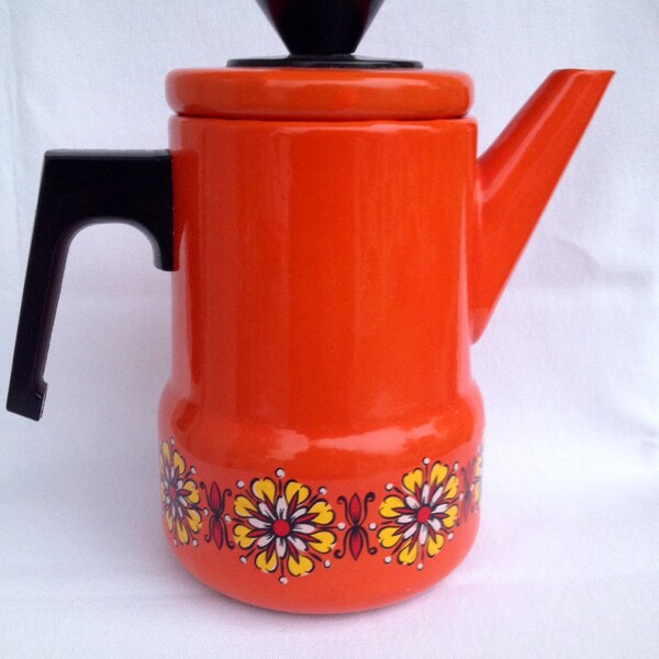 60s vintage modern Arabia Enamel pitcher in great condition with a lovely pattern.