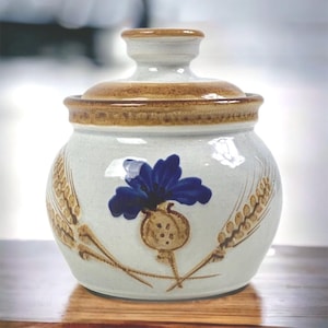 Vintage Deckeldose aus Keramik. Mid Century Modern Behälter 1960er Jahre von Schramberg Keramik. Handgemaltes florales Muster Einweihungsparty Geschenk