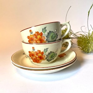 ARABIA Finland - Set of two Vintage Tea Cups / Saucers - Floral Design - Transfer print - 1950s - Orange Flowers - Midcentury- Nostalgic