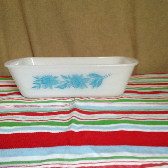 Lovely Vintage Loaf Pan # 34 Blue on White SNOWFLAKE Garland Pattern 1960/'s Great Size Perfect Pyrex Ovenware Desirable Design
