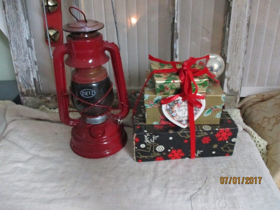 Dietz Oil Lantern, Christmas Red Lantern, Working Lantern, Wick and Globe,  All in Working Order. Christmas Decoration 