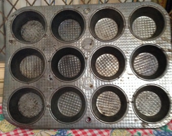 Vintage Quilted Aluminum Cupcake or Corn Muffin Tin bakes twelve by Ovenex