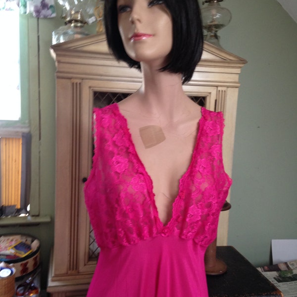 Gorgous Hot Pink Vintage Adonna Half Sweep Nightgown Nightie Medium