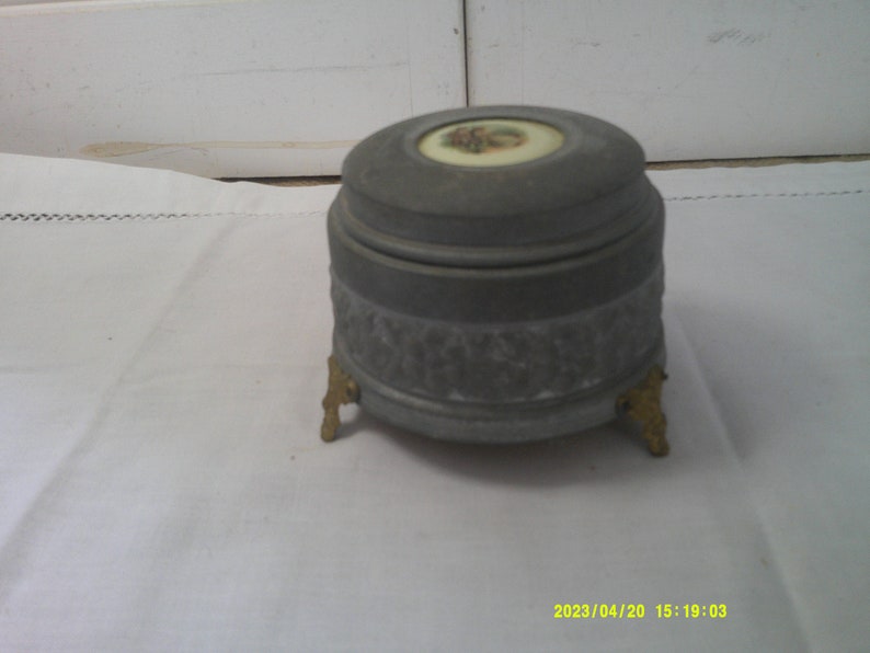 Musical Powder Box Victorian Musical Powder Box, Fancy Lady and Man on Lid, I Do Not ...