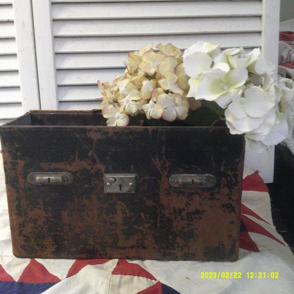 Vintage Camera Case, Weathered Black Leather on the out side and 2 Compartments inside lined with blue velvet. Front has the latches.