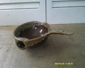 Brown Ceramic Stoneware Brown Drip Gravy Boat. Measure 8 1/4 inches long from handle to edge, 7 inches wide.